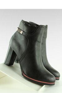Botki Model Q13 Black