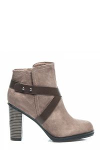 ZAMSZOWE BOTKI NA SŁUPKU