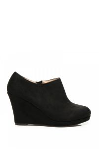 ZAMSZOWE BUTY NA KOTURNIE Czarny